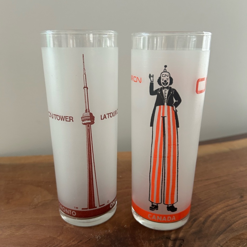 Set of 2 -Vintage CN Tower Rogers Toronto Canada Frosted Souvenir Glasses
